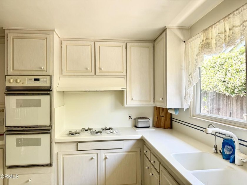 Opportunity awaits in this spacious Ventura home located in a - photo 6