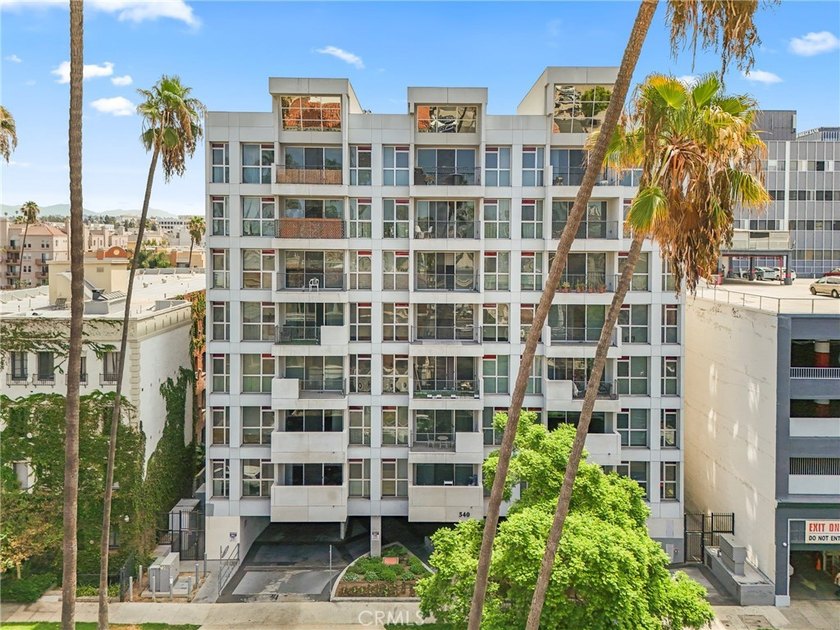 Discover the perfect blend of style, space, and location in this - photo 4