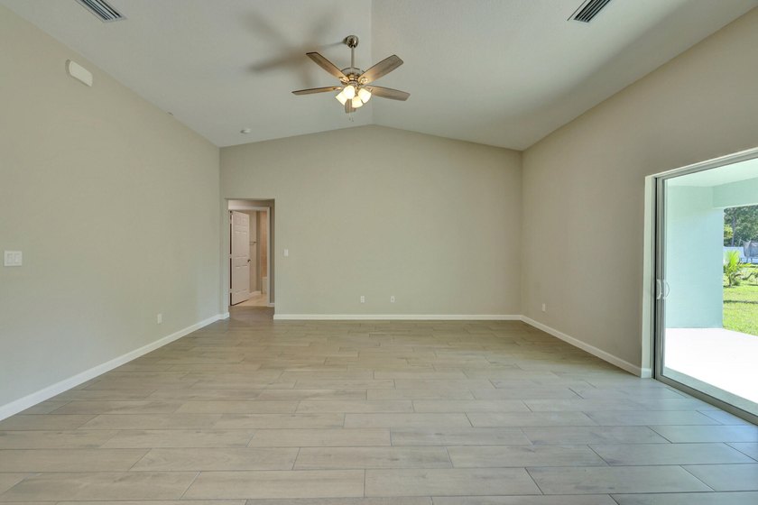 THE AMAZING VERONA 2 MODEL BUILT BY AWARD WINNING SYNERGY HOMES - photo 5