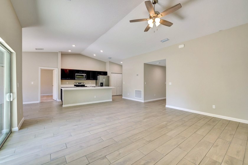 THE AMAZING VERONA 2 MODEL BUILT BY AWARD WINNING SYNERGY HOMES - photo 6