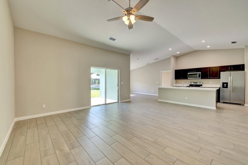 THE AMAZING VERONA 2 MODEL BUILT BY AWARD WINNING SYNERGY HOMES - photo 7