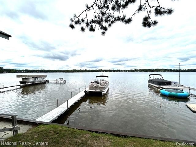 ALL SPORTS LONG LAKE! SANDY FRONTAGE ON THE MAIN BODY OF THE - photo 2