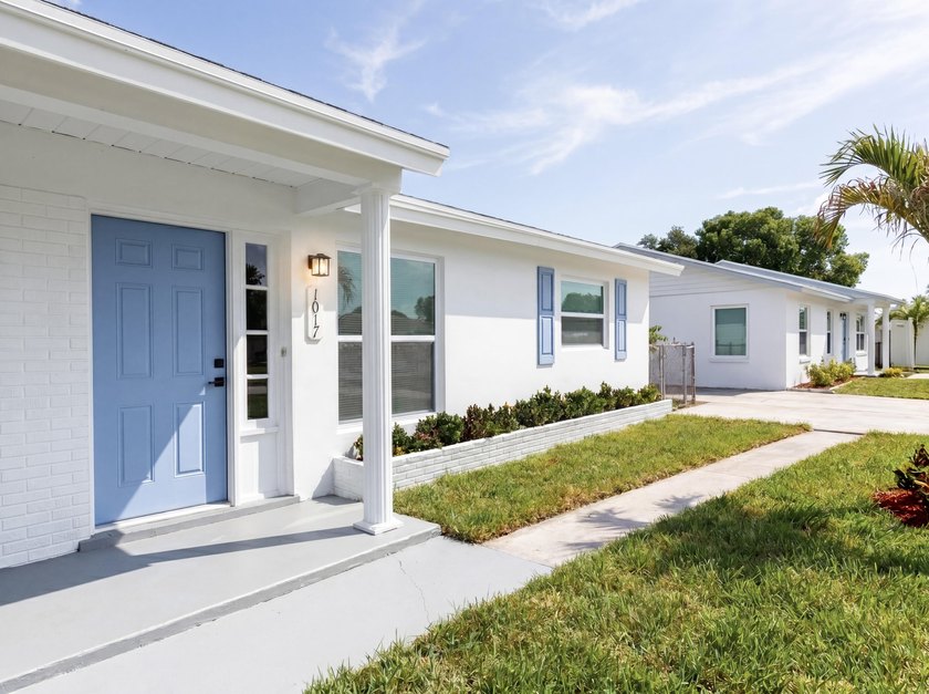 Welcome to this charming FULLY RENOVATED 2-bedroom, 1-bathroom - photo 3