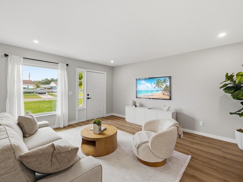 Welcome to this charming FULLY RENOVATED 2-bedroom, 1-bathroom - photo 5