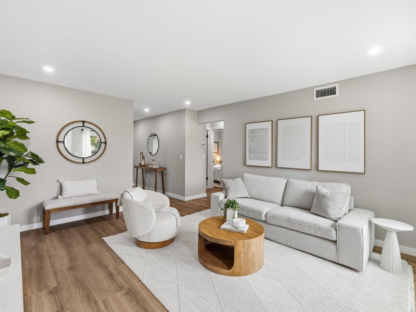 Welcome to this charming FULLY RENOVATED 2-bedroom, 1-bathroom - photo 6