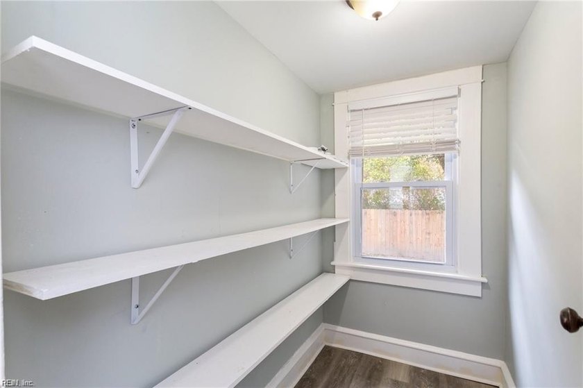 Charming remodeled (2023) farmhouse in Hampton with a welcoming - photo 11