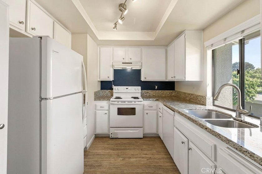 COME HOME TO THIS BEAUTIFUL 2 BED - 2 BATHS - 1 CAR GARAGE 2ND - photo 14