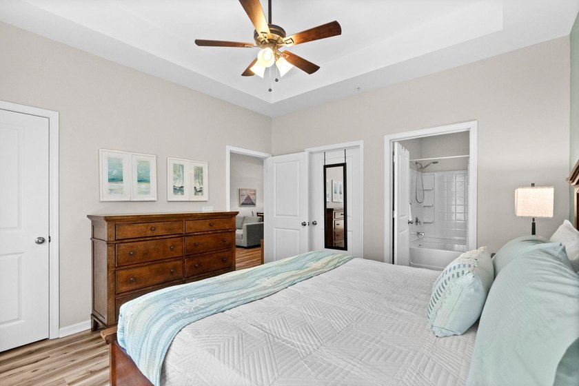 Beautiful top-floor, two-bedroom, two-bath condo with vaulted - photo 17