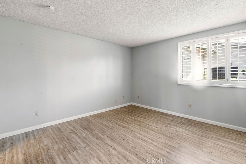COME HOME TO THIS BEAUTIFUL 2 BED - 2 BATHS - 1 CAR GARAGE 2ND - photo 18