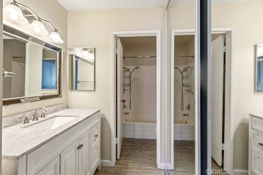 COME HOME TO THIS BEAUTIFUL 2 BED - 2 BATHS - 1 CAR GARAGE 2ND - photo 20