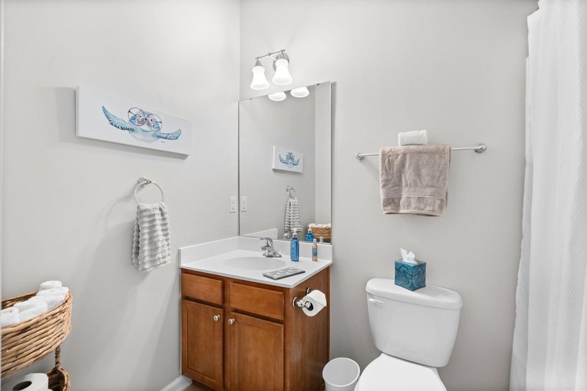 Beautiful top-floor, two-bedroom, two-bath condo with vaulted - photo 21