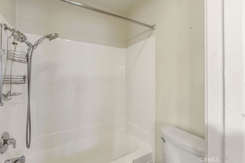 COME HOME TO THIS BEAUTIFUL 2 BED - 2 BATHS - 1 CAR GARAGE 2ND - photo 21
