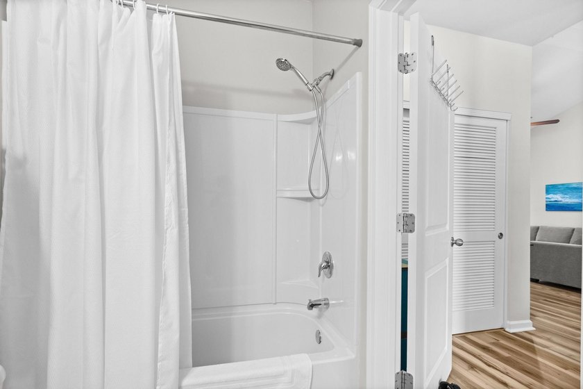 Beautiful top-floor, two-bedroom, two-bath condo with vaulted - photo 22