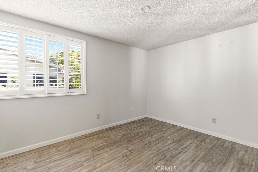 COME HOME TO THIS BEAUTIFUL 2 BED - 2 BATHS - 1 CAR GARAGE 2ND - photo 22