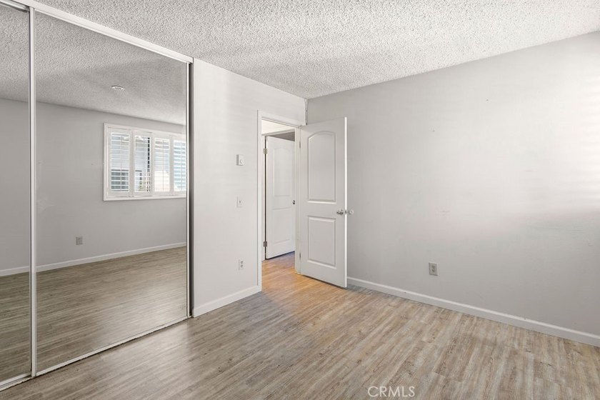 COME HOME TO THIS BEAUTIFUL 2 BED - 2 BATHS - 1 CAR GARAGE 2ND - photo 23