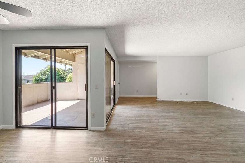 COME HOME TO THIS BEAUTIFUL 2 BED - 2 BATHS - 1 CAR GARAGE 2ND - photo 24