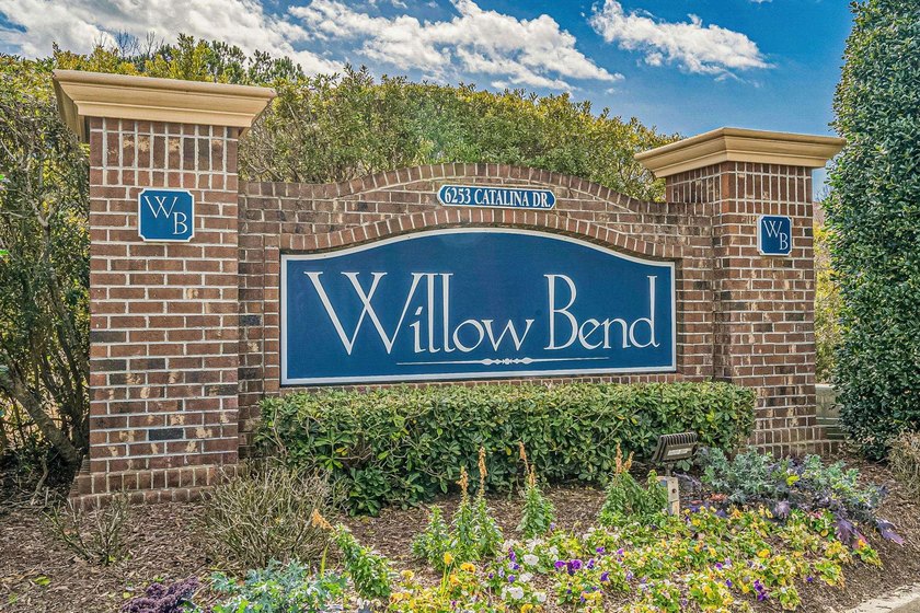 Beautiful top-floor, two-bedroom, two-bath condo with vaulted - photo 25