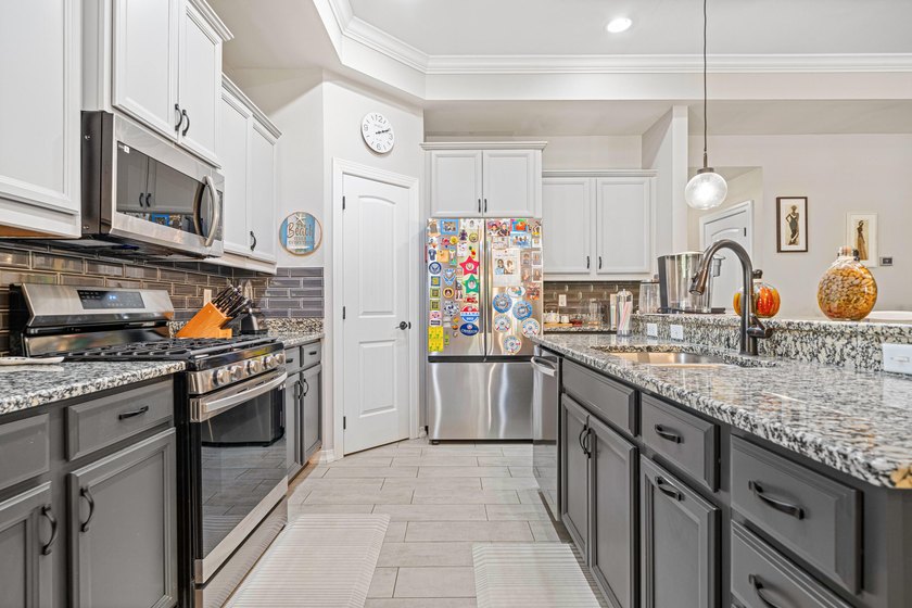 Welcome to this stunning 4 bed, 3 bath pool home in the heart of - photo 11