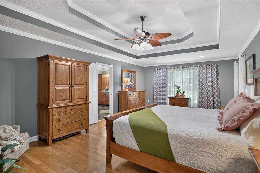 Welcome to this beautifully maintained 4-bedroom, 3.5-bath home - photo 16