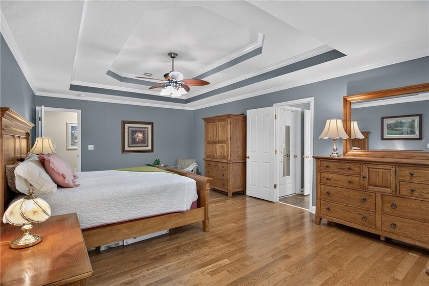 Welcome to this beautifully maintained 4-bedroom, 3.5-bath home - photo 17