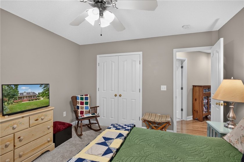 Welcome to this beautifully maintained 4-bedroom, 3.5-bath home - photo 21