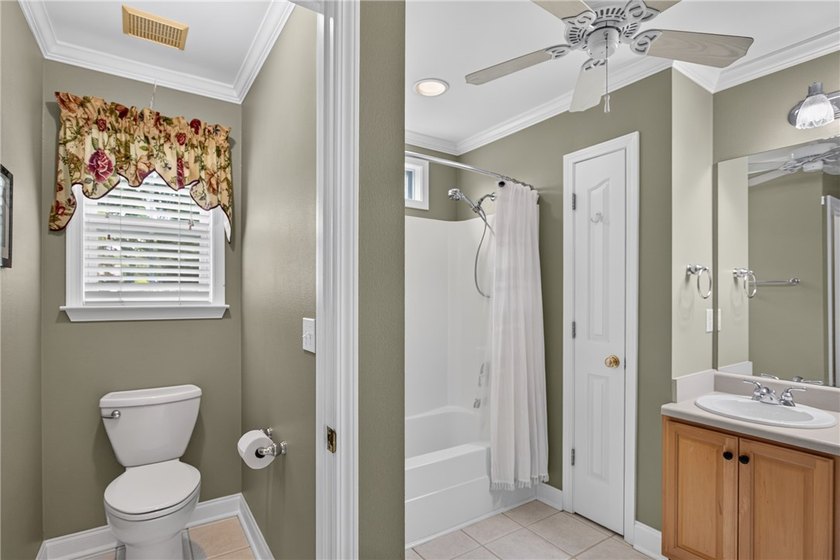 Welcome to this beautifully maintained 4-bedroom, 3.5-bath home - photo 22