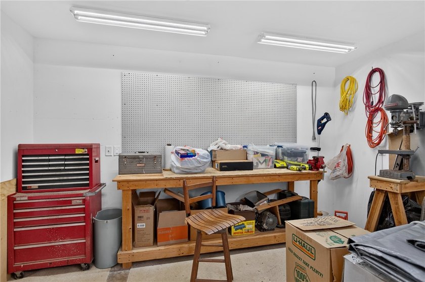 Welcome to this beautifully maintained 4-bedroom, 3.5-bath home - photo 24