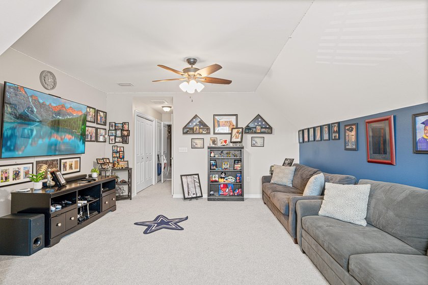 Welcome to this stunning 4 bed, 3 bath pool home in the heart of - photo 25