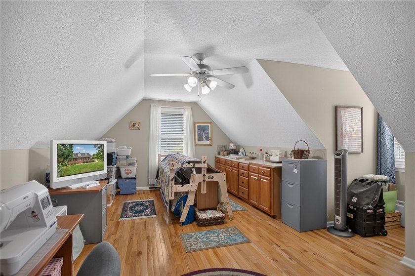 Welcome to this beautifully maintained 4-bedroom, 3.5-bath home - photo 26