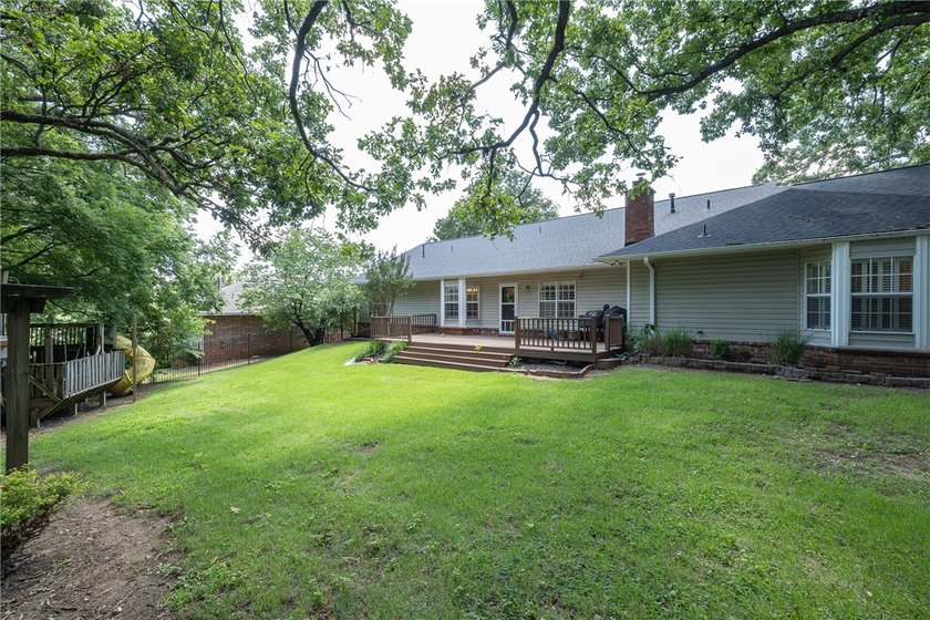 Welcome to 414 Oak Manor Circle, Springdale, AR 72764! This - photo 35