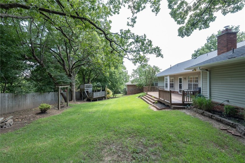 Welcome to 414 Oak Manor Circle, Springdale, AR 72764! This - photo 37