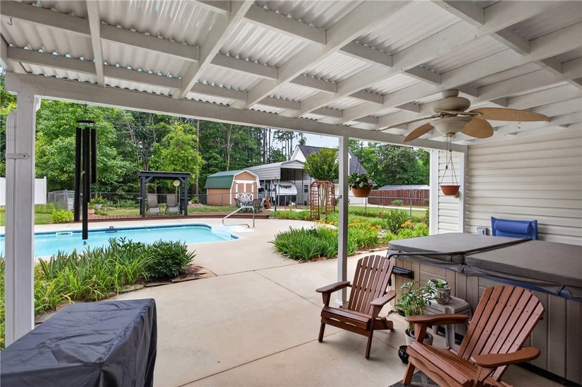 Welcome to this beautifully maintained 4-bedroom, 3.5-bath home - photo 37
