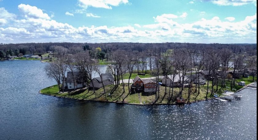 Lake LaTonka living at its finest! Nestled on a quiet cul-de-sac - photo 3
