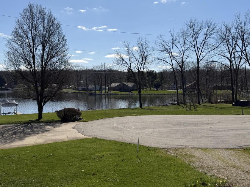 Lake LaTonka living at its finest! Nestled on a quiet cul-de-sac - photo 4