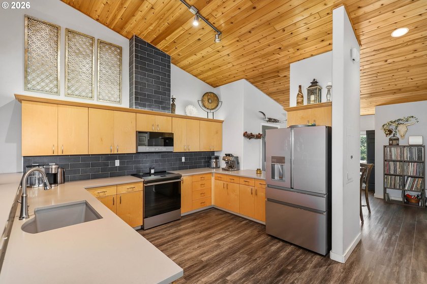 Don't miss this rare chance to own a remarkable penthouse - photo 12