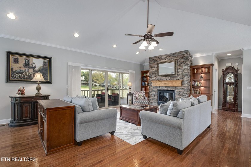 Welcome to 424 Wewoka Circle -- a stunning golf-front home - photo 5