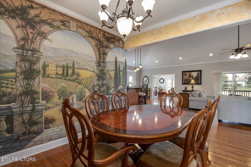 Welcome to 424 Wewoka Circle -- a stunning golf-front home - photo 9