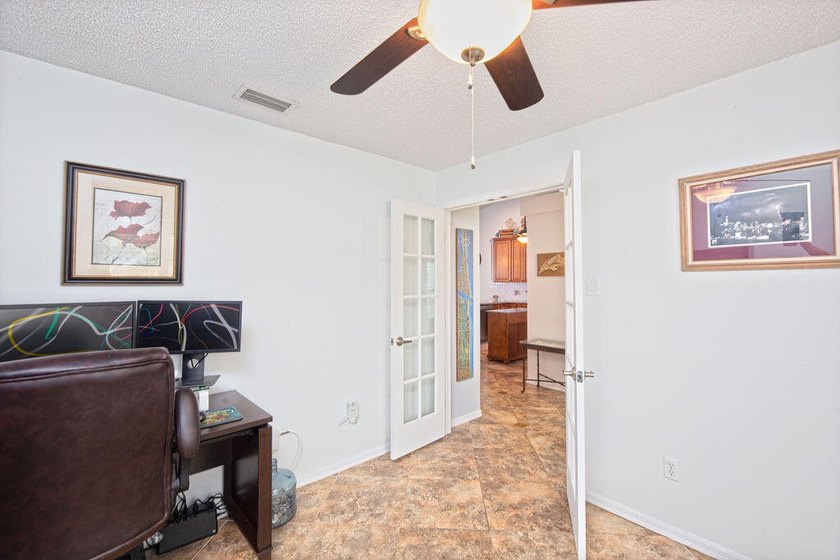Tropical 4/2/2 pool home in desirable Southbend Lakes! This - photo 21