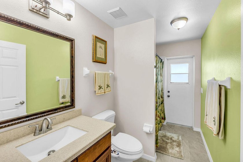 Tropical 4/2/2 pool home in desirable Southbend Lakes! This - photo 24