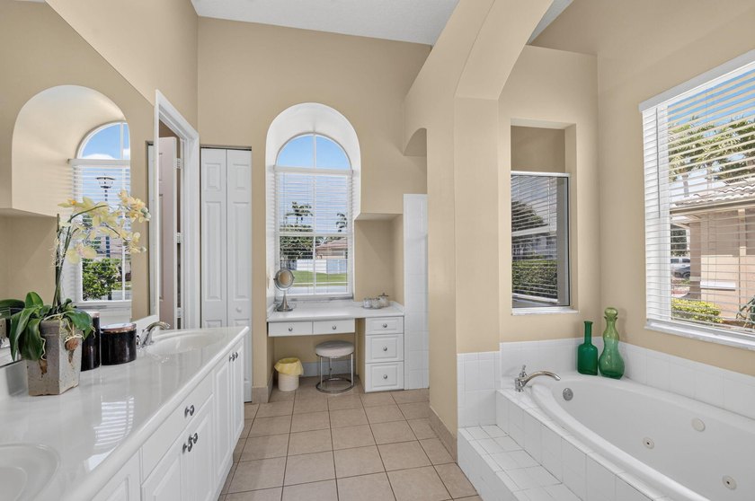 Welcome to your lakefront paradise in highly sought-after - photo 24