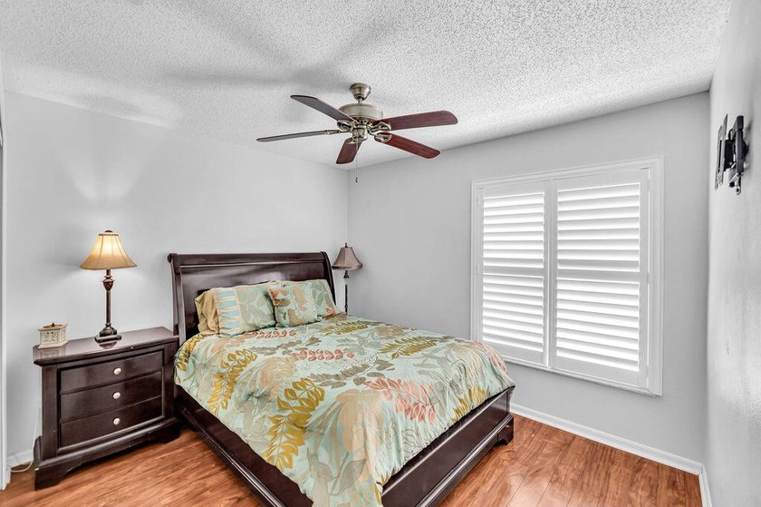 Tropical 4/2/2 pool home in desirable Southbend Lakes! This - photo 25