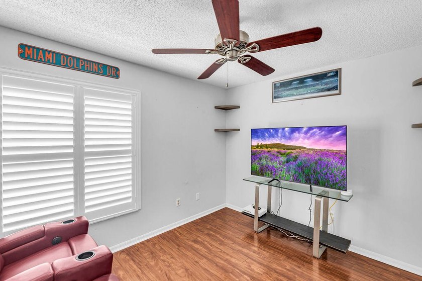 Tropical 4/2/2 pool home in desirable Southbend Lakes! This - photo 27