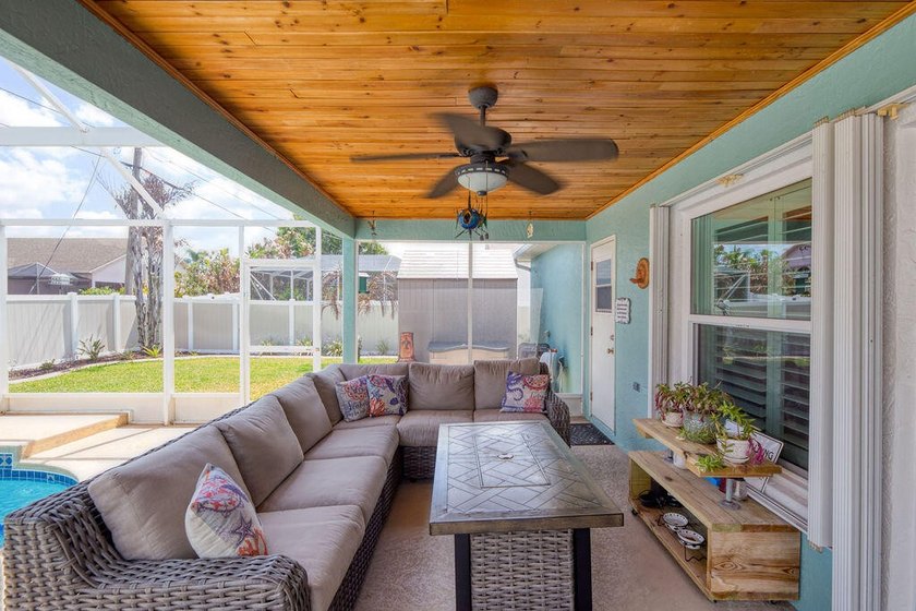 Tropical 4/2/2 pool home in desirable Southbend Lakes! This - photo 29