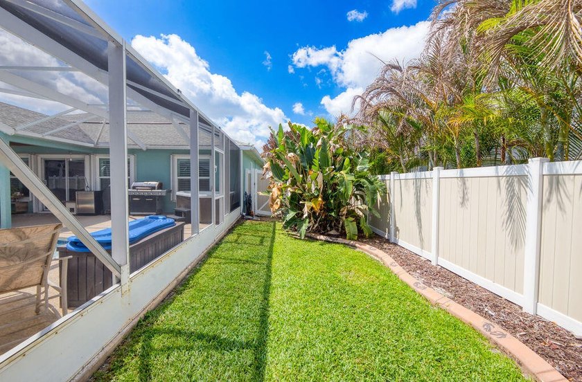 Tropical 4/2/2 pool home in desirable Southbend Lakes! This - photo 37