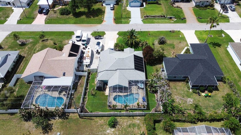 Tropical 4/2/2 pool home in desirable Southbend Lakes! This - photo 39