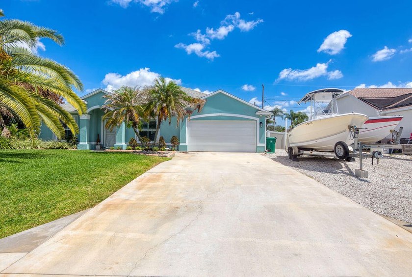 Tropical 4/2/2 pool home in desirable Southbend Lakes! This - photo 43