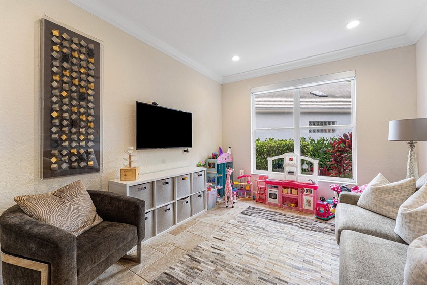 Welcome to this beautifully updated 4-bedroom plus den residence - photo 6
