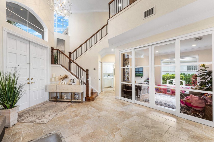 Welcome to this beautifully updated 4-bedroom plus den residence - photo 8