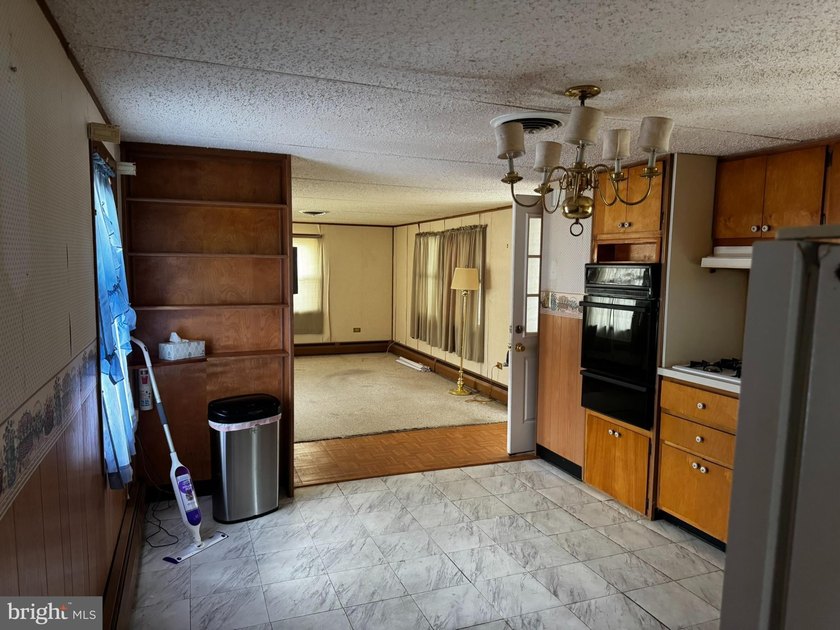 This 1960's 2 bedroom, single-wide mobile home offers a great - photo 11