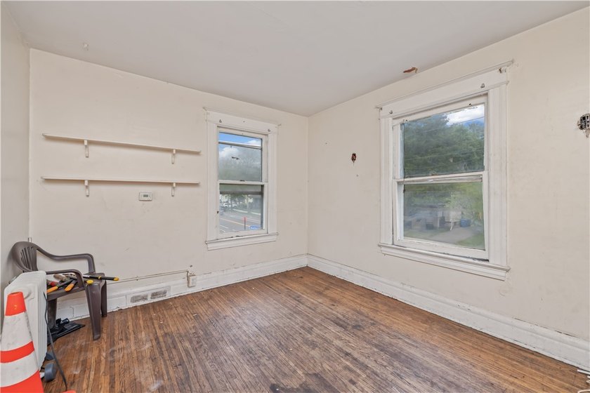 Amazing investment opportunity awaits. This 2 unit upper/lower - photo 13